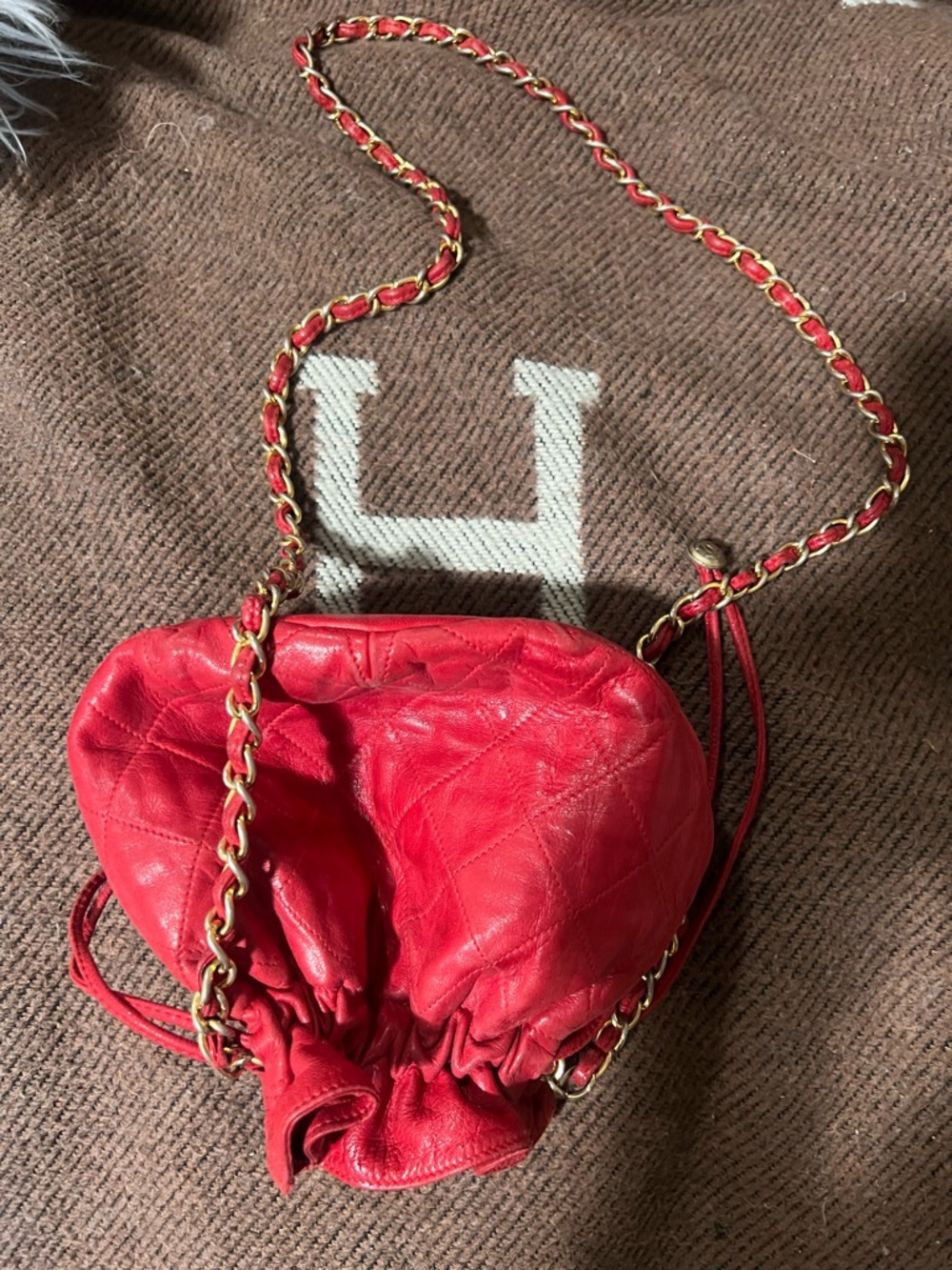 CHANEL Red Quilted Leather Drawstring Crossbody Bag - Picture 3 of 8